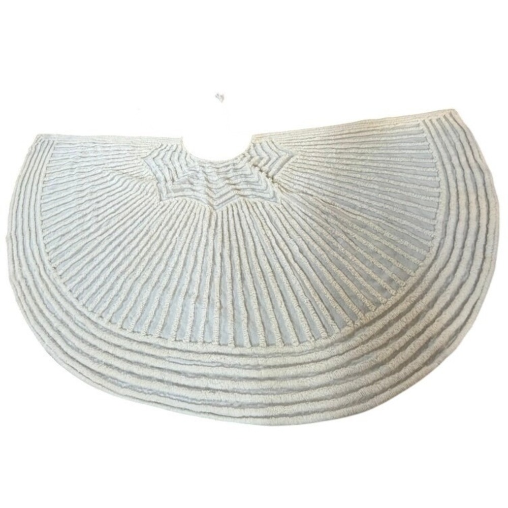 Vintage White Chenille Sunburst Capelet Tufted Tie Neck Wrap Shawl Poncho Tassel